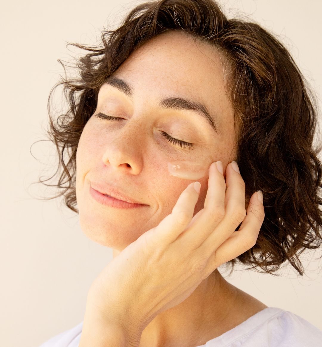 Woman_using_100_PURE_moisturizer