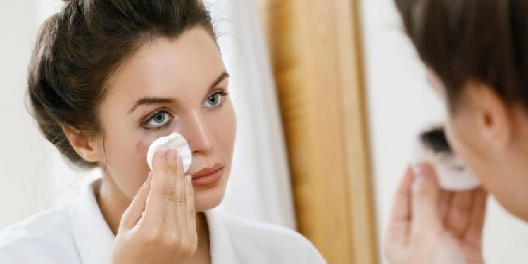 How to Remove Mascara Without Damaging Your Lashes: The Ultimate Guide
