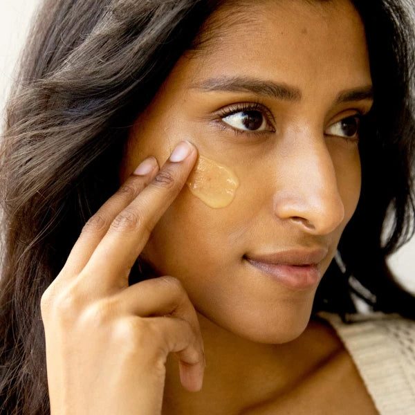Multi-Vitamin_PM_Serum_SwatchOnSkin
