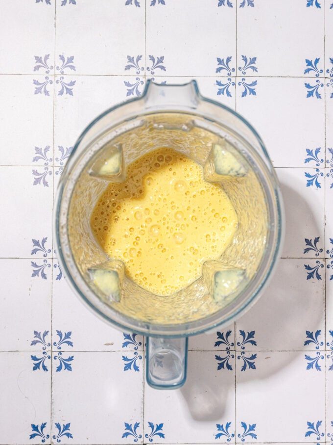 mango smoothie in blender jar